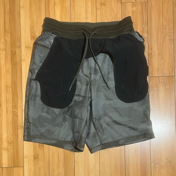 Lululemon T.H.E. Short Green Camo Linerless Size S - Picture 9 of 15